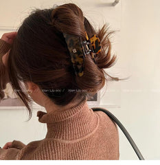 New Korean metal bobby pin Letter B acetate leopard claw clip Sweet large hair shark clip